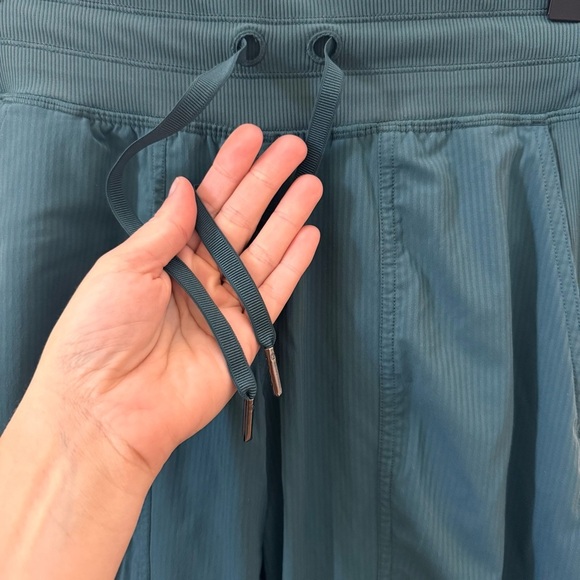 Lululemon Dance Studio Mid-Rise Jogger *Full Length Dark Forest Size 2 - Picture 10 of 13